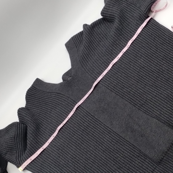 Lovemarks gray chunky v-backline sweater size large with criss cross tie in back - Picture 4 of 9